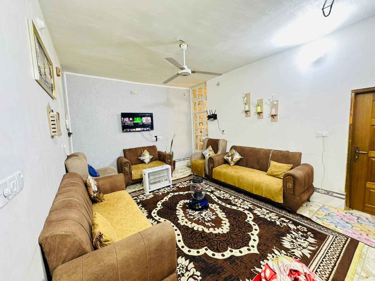 للبيع بيت مساحه 200 منور منطقه ال6000 ثاني قطعه من الخدمي السريع السعر 110 البيت فول  
***********
***********
