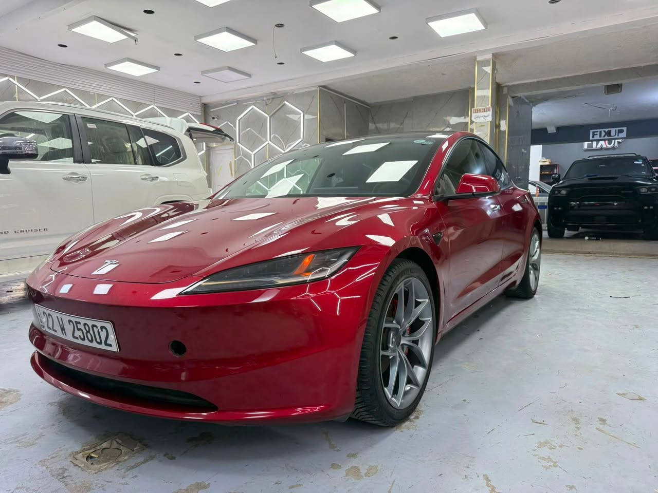 السلام عليكم
Tesla 2024 model3 dual motor long range highland 
تيسلا 2024 مودل 3 دبل ماطور لونج رينج هايلاند
اون لاين 
حادث خفيف وبسيط
بابتين مصلحات نفسهن ومصبوغ على كدهن
بدون ايرباگ بدون دواخل
تمشيك بالشحنة 630 كيلو
دفع رباعي AWD
كشنات جلد اسود تدفئة وتبريد
شاشة خلفية 
اشاير ترحيب تيسلا بلادي
تحديد مسار
قيادة ذاتية
فجوج رياضي
تخم تايرات جديد نقشة حلوه
وباقي مواصفات الدبل معروفة
السيارة نظيفة كلش مبولشة وكاملة من كلشي
رقم اربيل بأسمي مو بأسم شركة 
صور الحادث وكل التفاصيل كاملة بالمنشور
السعر : 225 وبيهه مجال 
للاستفسار:
***********
