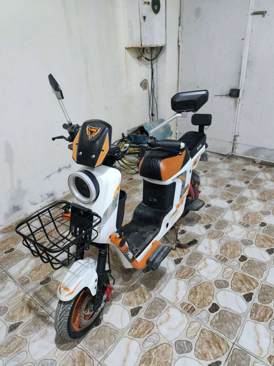 السلام عليكم دراجة شحن للبيع اخت الجديد السعر ٤٢٥ و بيهة مجال بسيط الشراي يتصل على الرقم *********** مكاني قرب جسر الشريف تحياتي للجميع
