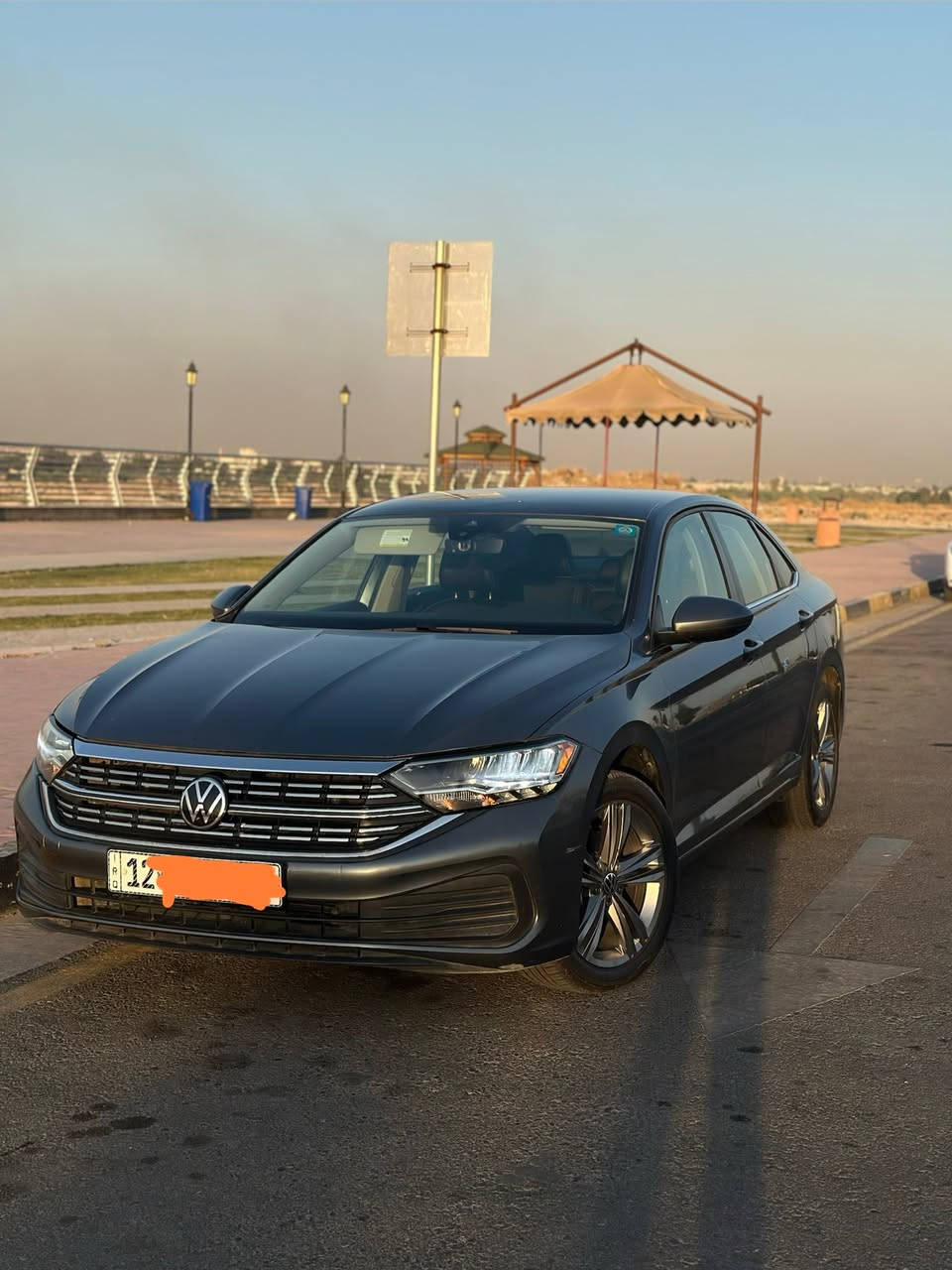بسم الله وعلى بركة الله
🚗 للبيع – VW Jetta 2023 SE 🇩🇪

 – استخدام شخصي – السيارة باسمي (رقم نينوى)

🔹 المحرك: 1.5 تيربو 

🔹 العداد: 55000 ml

✨ مواصفات 

• دخول ذكي + تشغيل عن بعد

• مقاعد جلد

• كرسي السائق كهرباء مع دعم فقرات الظهر 

• تدفئة مقاعد أمامي 

‎• شاشة ذكية + Apple CarPlay & Android Auto

• رادار أمامي وخلفي + نقطة عمياء

• نظام مانع تصادم أمامي وخلفي

• الجامات الأربعة Auto

🚧 الحالة:

• ضرر خفيف بنيد + جاملغ اليسار بدون دواخل 

• جميع الإيرباكات سليمة ما عدا إيرباك الستيرن  

• قابلة للفحص الكامل عبر رقم الشاصي أو سونار

•رقم الشاصي : 3VWEM7BU2PM035646

🛞 تايرات جديده 

⛽ استخدام بنزين محسن فقط 

💰 السعر: 15,400 دولار – قابل للتفاوض للجادين 

📍 مكاني موصل 

ملاحظه عليها رقم مميز مو مع السياره

***********
