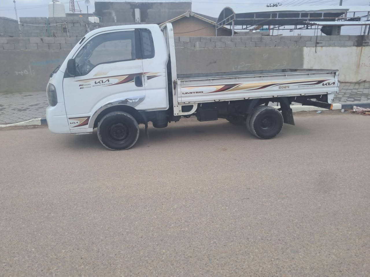 سلام عليكم كيه موديل ٢٠١٣ رقم ذي قار مشروع وطني مكفوله من الضربه والصبغ والعيب الشرعي مكينه شرط لا تبخير ولا تنقيص حداديه جديده تخم تاير كهربائيات شغاله سعر ٧٧ وبه مجال لعنوان البصره ***********
