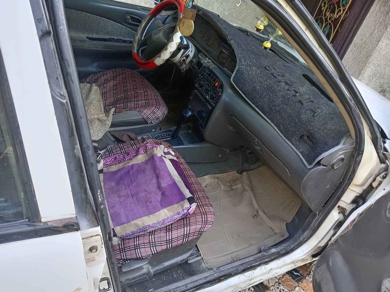 السلام عليكم
كية سيڤيه للبيع رقم بغداد بأسمي
لون ابيض گير اوتاماتيك +تبريد ثلج بشرط 
السعر 35 وبيها مجال 
العنوان صلاح الدين بلد
للأستفسار ***********
