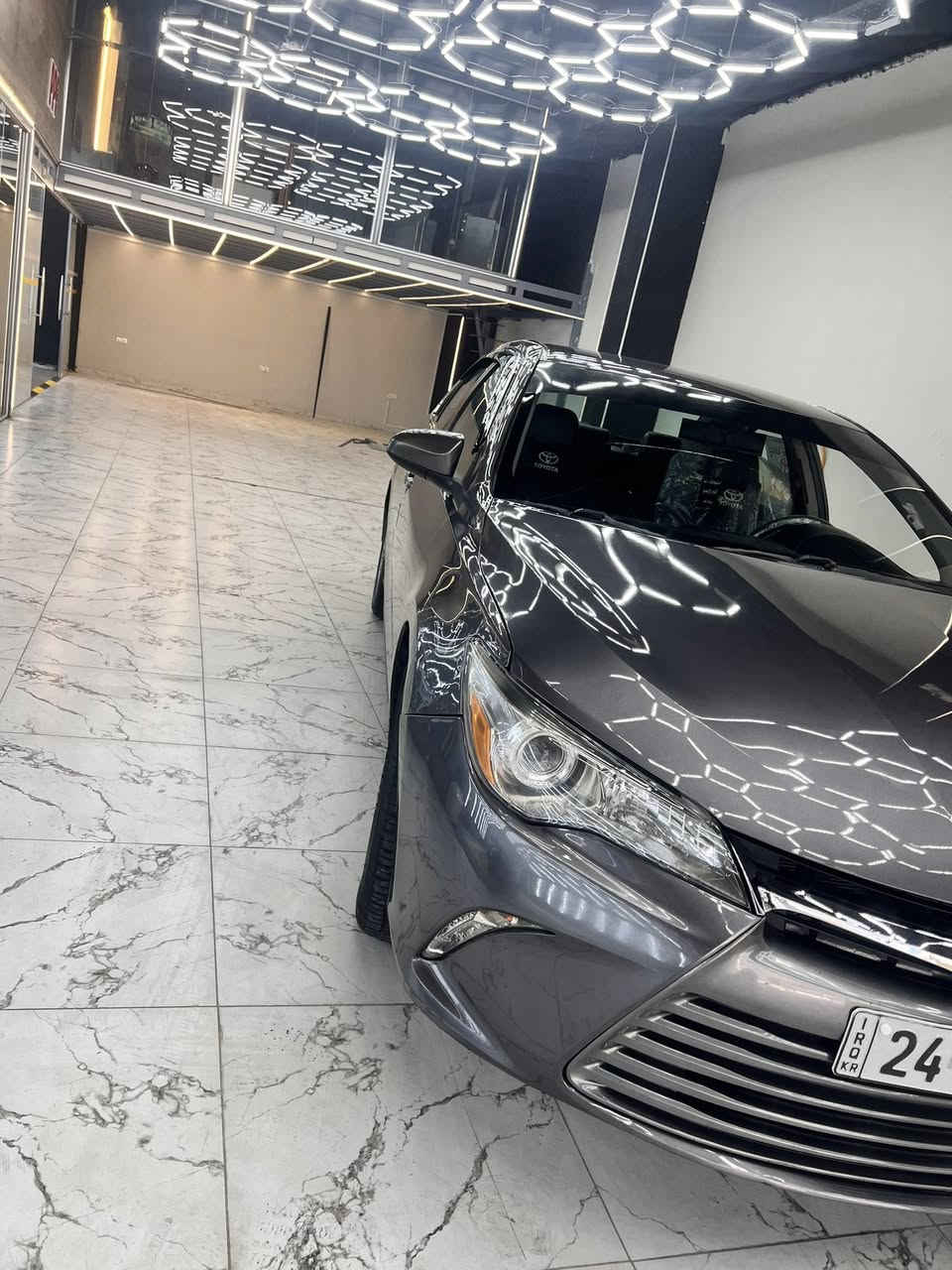 سلام عليكم مرخصت الادمن كامري 2016 SE البيع سياره بسمي تحول ثاني يوم سياره بيه ضربه بمج وجملغ خلفي مابيه دواخل سياره  ماشيه بل 300 الف محرك 2500 لا تنقص ولا شي كير تمام 
سياره تاخذه متصرف عليه هواي يردله كم شغله وصورت سونار مرفقه بل منشور سياره رايده 135 وبيه مجال ال طيبين رقمي متواجد وتساب تصال ***********
