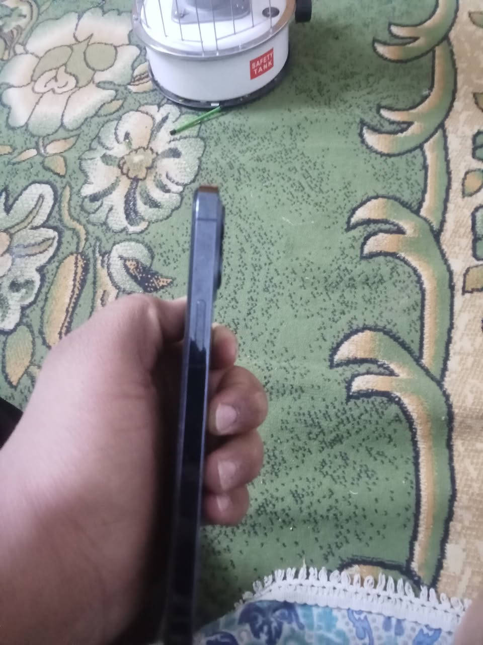 سلام عليكم ايفون 12 ابرو ماكس نضافه فول امبدل بطاريه اصلي ضمان سنه مابي شي  السعر 350 وا بي مجال واني خادم يجي واتساب مستعجل علبيع*********** مكاني بغداد بلديات
