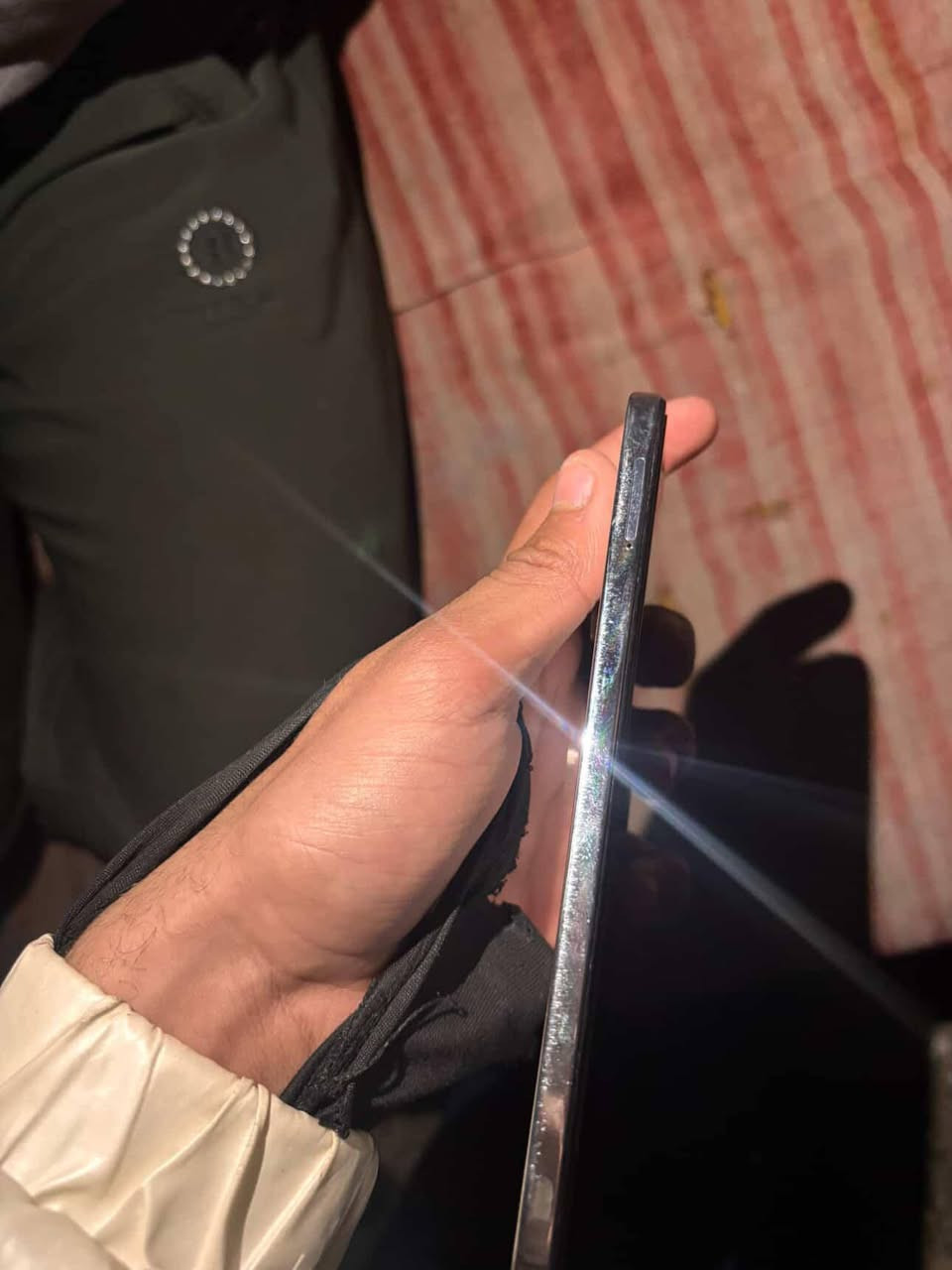 هاتف تكنو سبارك 30 برو (Tecno Spark 30 Pro) هو هاتف ذكي من الفئة المتوسطة يقدم مواصفات جيدة جداً لسعره، يبرز بشاشة AMOLED بحجم 6.78 بوصة ومعدل تحديث 120Hz، ومعالج MediaTek Helio G100 يدعم الذكاء الاصطناعي، وكاميرا خلفية رئيسية بدقة 108 ميجابكسل، وبطارية 5000mAh مع شحن سريع 33W، مع ذاكرة عشوائية تصل إلى 16 جيجابايت وتخزين يصل إلى 256 جيجابايت، ويأتي مقاومًا للماء والغبار بمعيار IP54..
أبرز المواصفات:
الشاشة: 6.78 بوصة، AMOLED، بدقة FHD+، سطوع 1700 nits، معدل تحديث 120Hz.
المعالج: MediaTek Helio G100 (6 نانومتر) مع دعم الذكاء الاصطناعي.
الذاكرة: 8GB/16GB RAM، 256GB تخزين داخلي.
الكاميرات: خلفية 108MP، أمامية 13MP.
البطارية: 5000mAh، شحن سريع 33W.
مقاومة الماء والغبار: IP54.
السعر :180 وبي مجال
مكاني بغداد حي الجهاد 
مكلف بالنشر
***********
