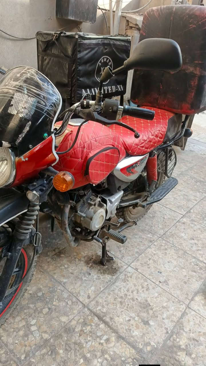 السلام عليكم بوكسر للبيع موديل 22 طالعه ب 23
الدراجه مكفوله وناعمه وحلوه بسمي شوكت متحول حول سنويه ل 31
مجفته ب شارع فلسطين بشركته باجاج 
الدراجه بيها لايت زنون قوي ومدوشمه 6 قطع دبل اشاره الدراجه كامل بوجهك تاخذك ولشارع والله يرزقكم 
سعر 2450 وبيهه مجال للطيبين 
العنوان بغداد الدوره ميكانيك 
***********

