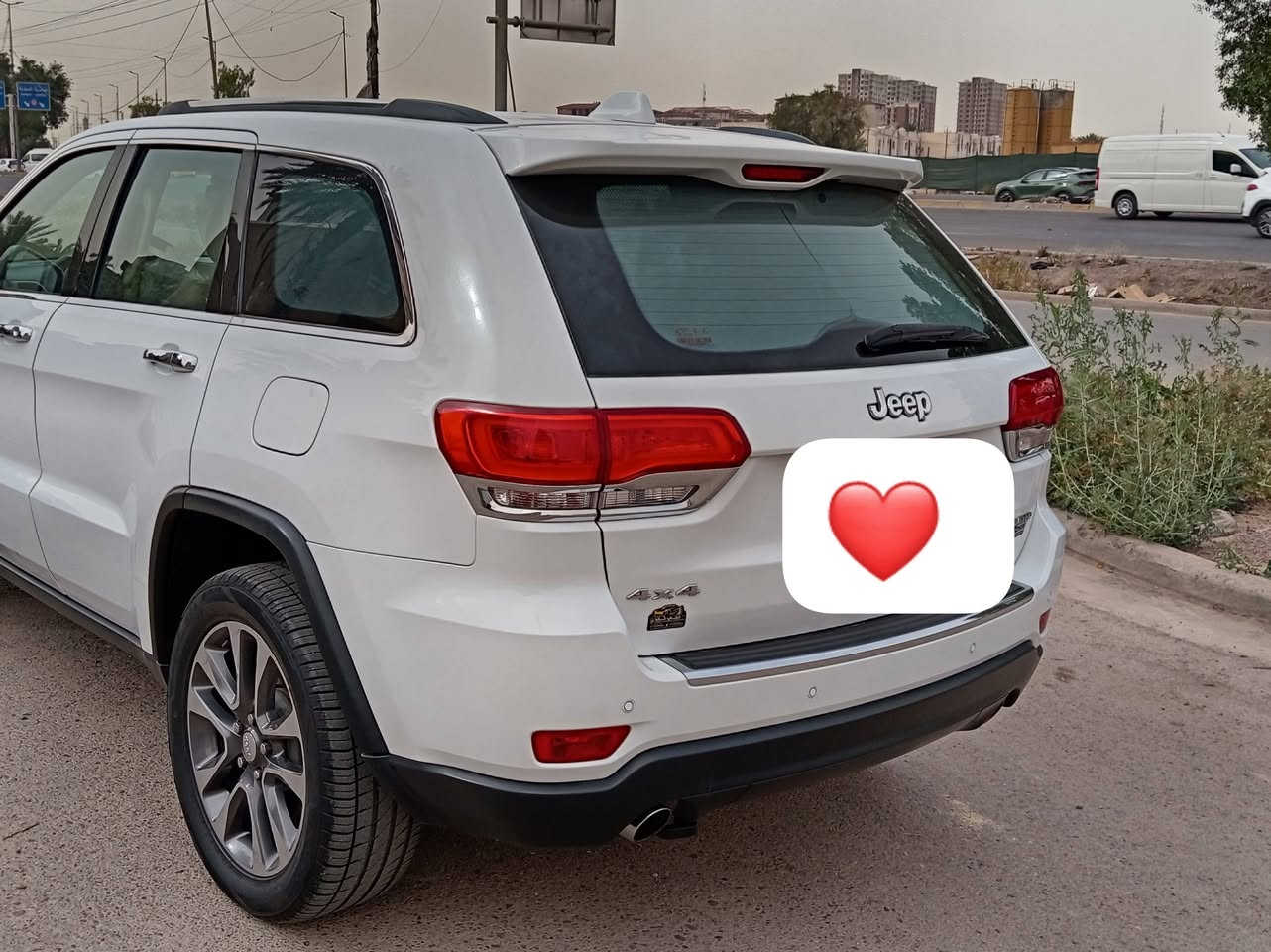السلام عليكم جيب موديل 2018 وارد خليجي رقم بغداد باسمي تحويل ثانيوم ماشيه ٧١ الف فول مواصفات ماعدا الجكات بيها بارد  ممبين والسونر موجود بل منشور سياره جديده كلش كير ومحرك مكفول تايرات جدد السياره جديده كلش السعر ٢٥٥  عنواني بغداد السيديه مجمع ٦ قرب مدينه الالعاب
رقمي ***********
