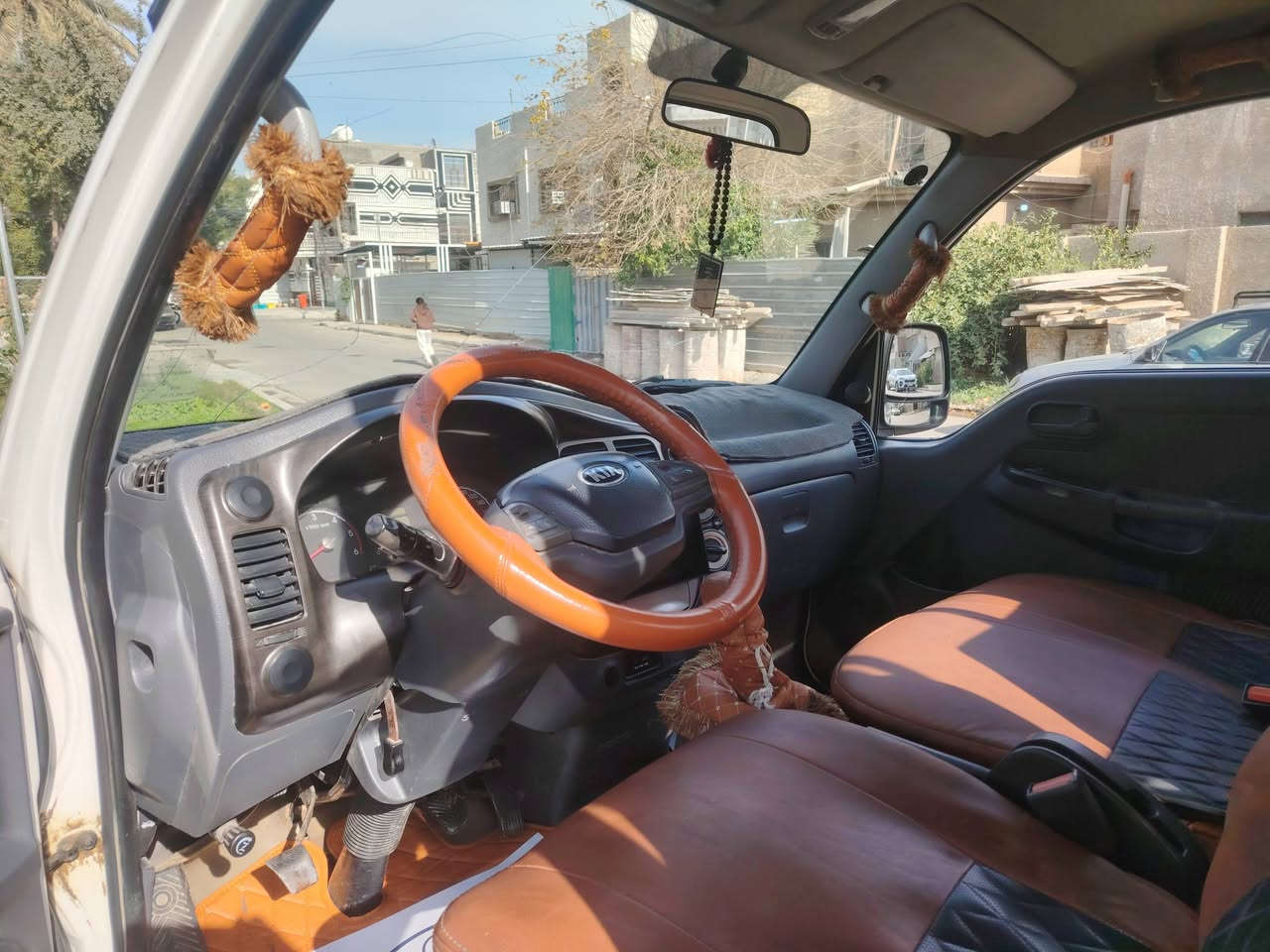 كيا بنكو  ٢٧٠٠ موديل ٢٠١٦ رقم واسط مشروع وطني السنويه نهايه ٢٧ السعر ١٠٥ 
مكان السياره بغداد
***********
