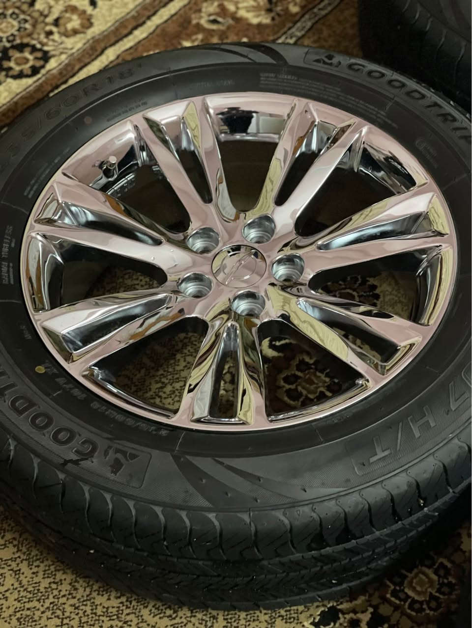 ويل اوباما حجم 18 ام لمعه قويه مع تاير اخو جديد نوع فتنامي سعر 500$ مكان كركوك - رقم *********** كركوك, العراق
