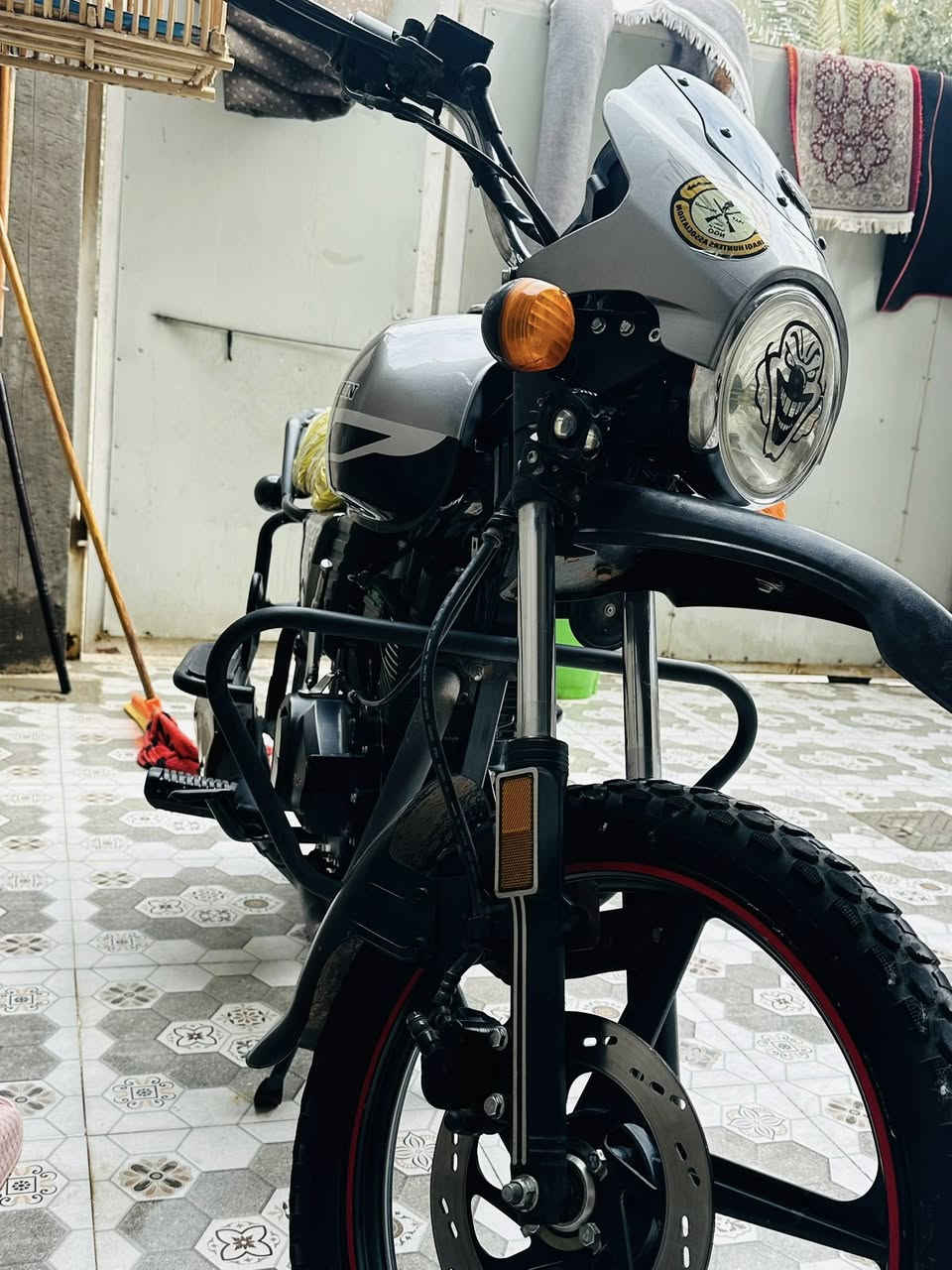 سلام عليكم دراجه دايوان  جبلي موديل ٢٣ وراق صولي شرط ترقيم دراجه طالع من علي سيزر سويج ٢ بصمه ٢ تشغيل عن بعد دراجه كفوله من كلشي من شخط من لحيم مكان ديالى شهربان مو شراي لا يجي خاص فدوه لحد نطي سعر من يمه تره سمع كلم مو حلو ‭0772 183 4874‬
