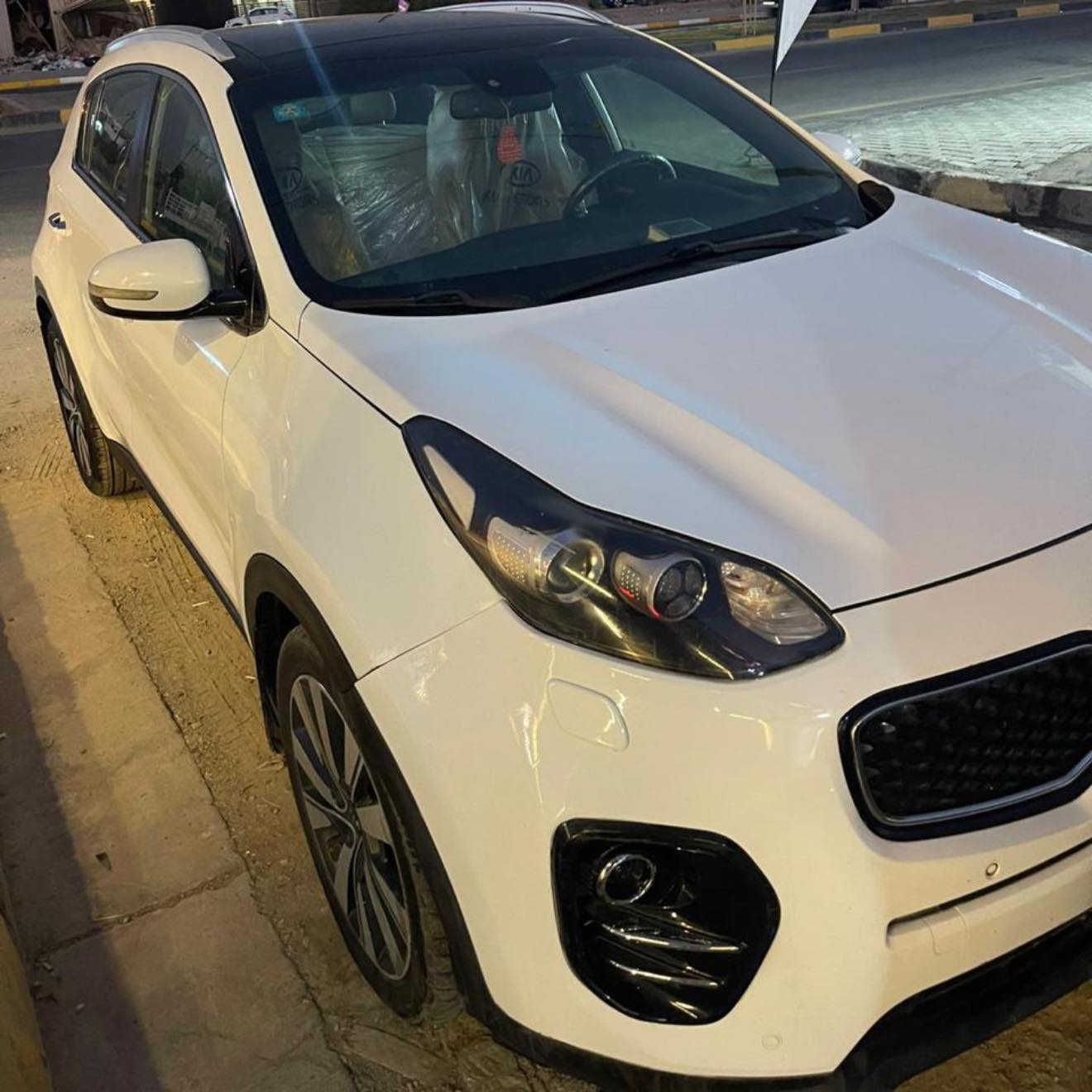 السلام عليكم من رخصه الادمن سبورتج خليجي
موديل2019

بصمه 

تبريد قطعيتين

بنوراما 

كراسي جلد 

كراسي كهرباء 

كامره خلفيه 

حساس امامي خلفي 

هند بريك كهرباء 

توقف ذاتي 

مانع انزلاق 

قياده ذاتيه 

تحديد مسار 

محرك 2000دوش 

(السياره بيه   جاملغ الصدر عكس السايق  مصبوغ فقط  ) بسبب طخه خفيفه  وبيه رصعات خفيه الباقي  
 السعر 193$
مكان  السياره بغداد  الكرخ 

الاستفسار    ***********
