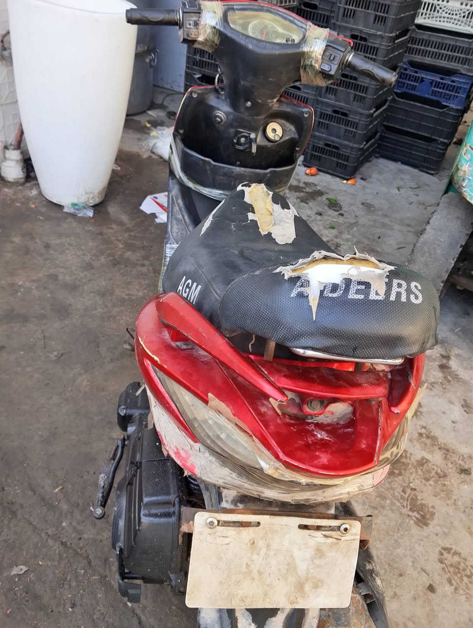 السلام عليكم دراجه ادرس للبيع مكينه جديده قبل فتره شادها مكاني البصره القبله الي قريب علي يتصل هذا رقم الواتساب***********. السعر300
