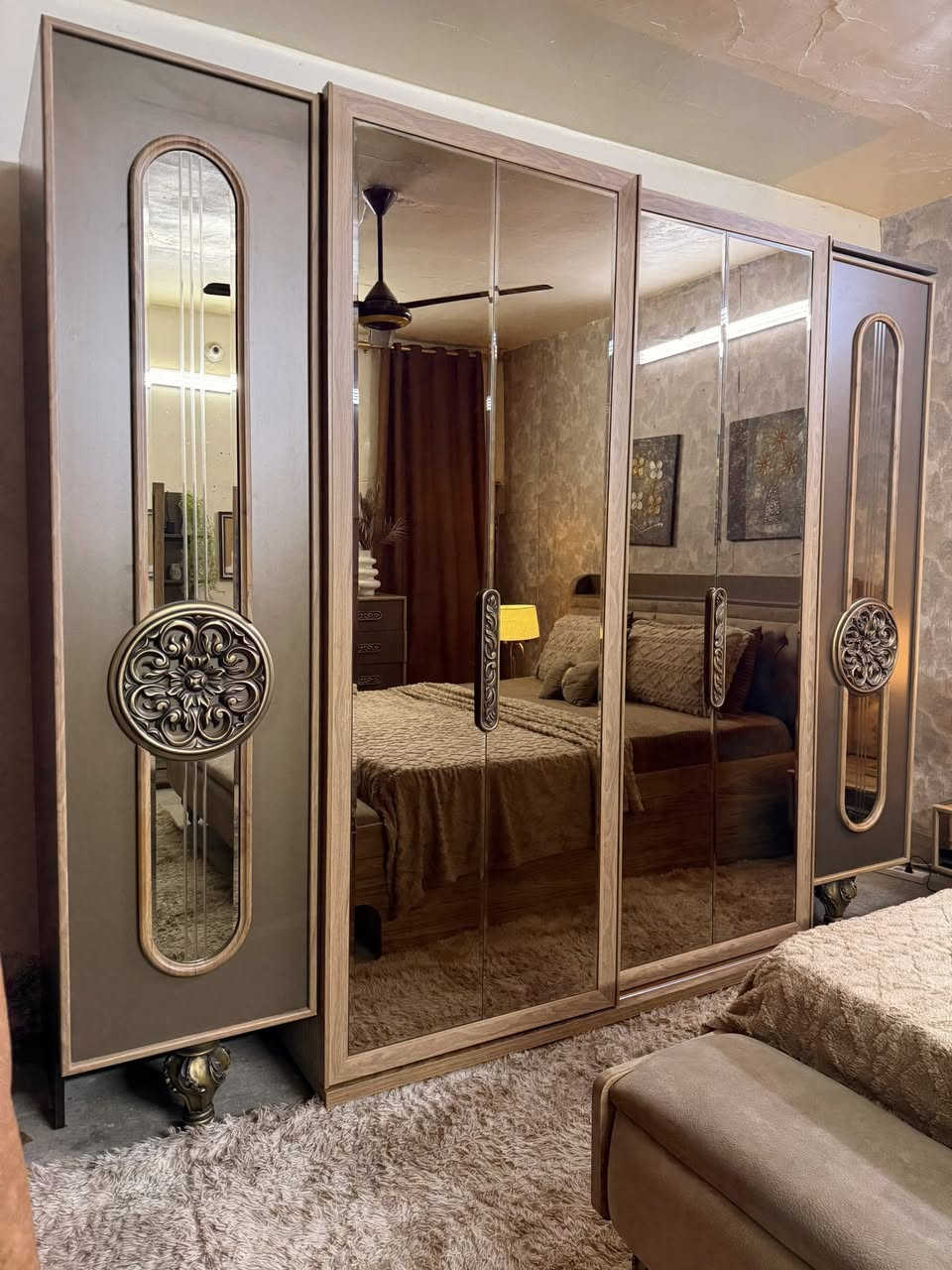 غرفة  للبيع ٨ قطع سرير مخزن  بيهه قاصة سرية سعرهه ٨٥٠ للاستفسار ‭٠٧٧٧ ٦٧٢ ٣١٠٧‬
