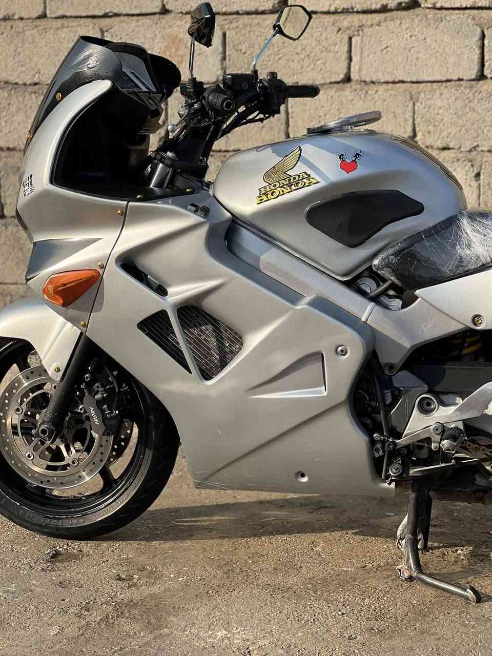 سلام عليكم دراجهVFR
V800 اربعه بستم
دراجه مروريه محرك كبس 
شرط نشاط مخيف بيهه هواي مواصفات صارلهه سنا يمي والله دراجه حلوه ورزنه كهربائيات كامله لا دوانص ولا خربطا وتشتغل علا اي بانزين بانزين اربيل سبب لبيع رايد اخذ احسن السعر 16ورقه 
المكان اربيل ملاحضه بدون مبالغه اعيدهه والله دراجه نشااط مخييف


**إذا كنت صاحب هذا الإعلان وتريد حذفه لأي سبب، رجاءا أرسل رسالة إلى الدعم الفني**