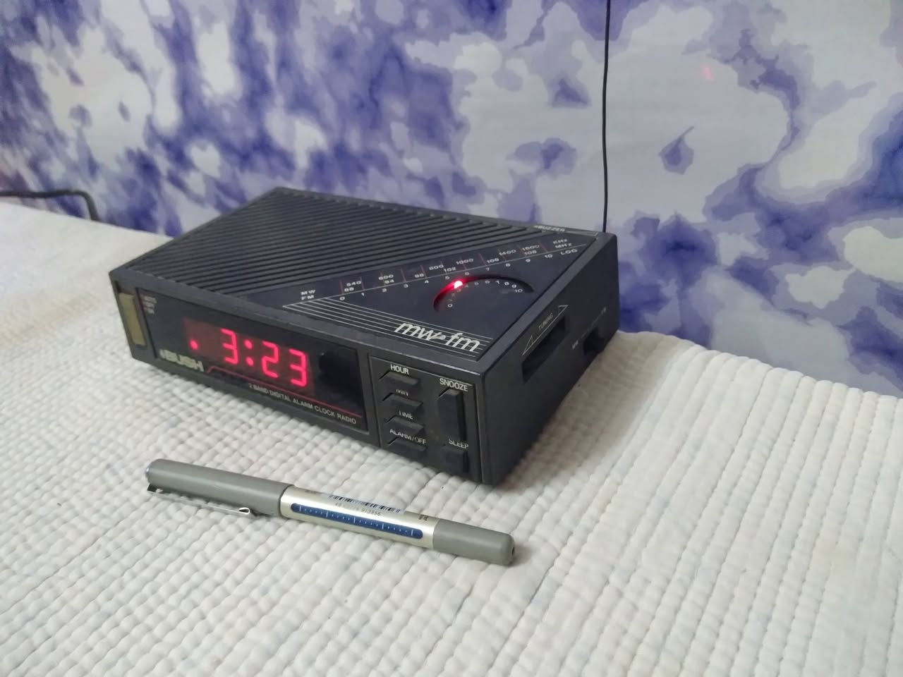 راديو منضدي ماركة bush
موجتين FM AM 
الجهاز شغال ع كهرباء 220
*********** واتس اب 
يوجد توصيل
