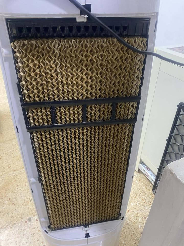 ماركة سونيا نضافة فول 
استعمال قليل ريمونت تحكم الحجم الوسط وليس الصغير السعر ١٢٠ *********** بغداد
