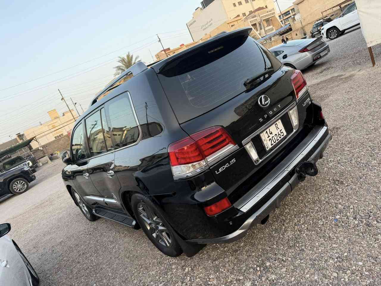 السلام عليكم لكزس موديل 2015 رقم بصره
السياره مكفوله فقط قبق الجنطه الخلفي الاعلى مقسمه براغيه 
فول موصفات داخل قرميدي 
السعر 4 شدات و 30 وبيها مجال بسيط 
الاستفسار 
***********
