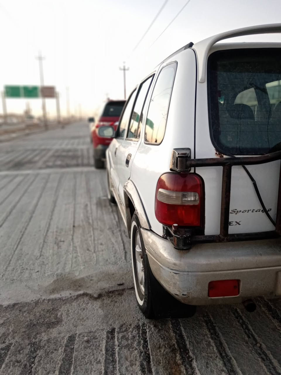 كيا سبورتج موديل 2000 محرك 2000 دوش مسكر بيها خيط رقم بغداد موازي سنوية ساقطة ب 22 بيها جاملغ الايمن بي ضربة مانازلة جوة السيارة بلادية بدون صبغ بدون ضربة تبريد شغال تخم تاير ابو الخط كير اوتوماتيك السيارة بالعمارة وراعيها ميسان السعر 45 الاتصال على الرقم ***********
