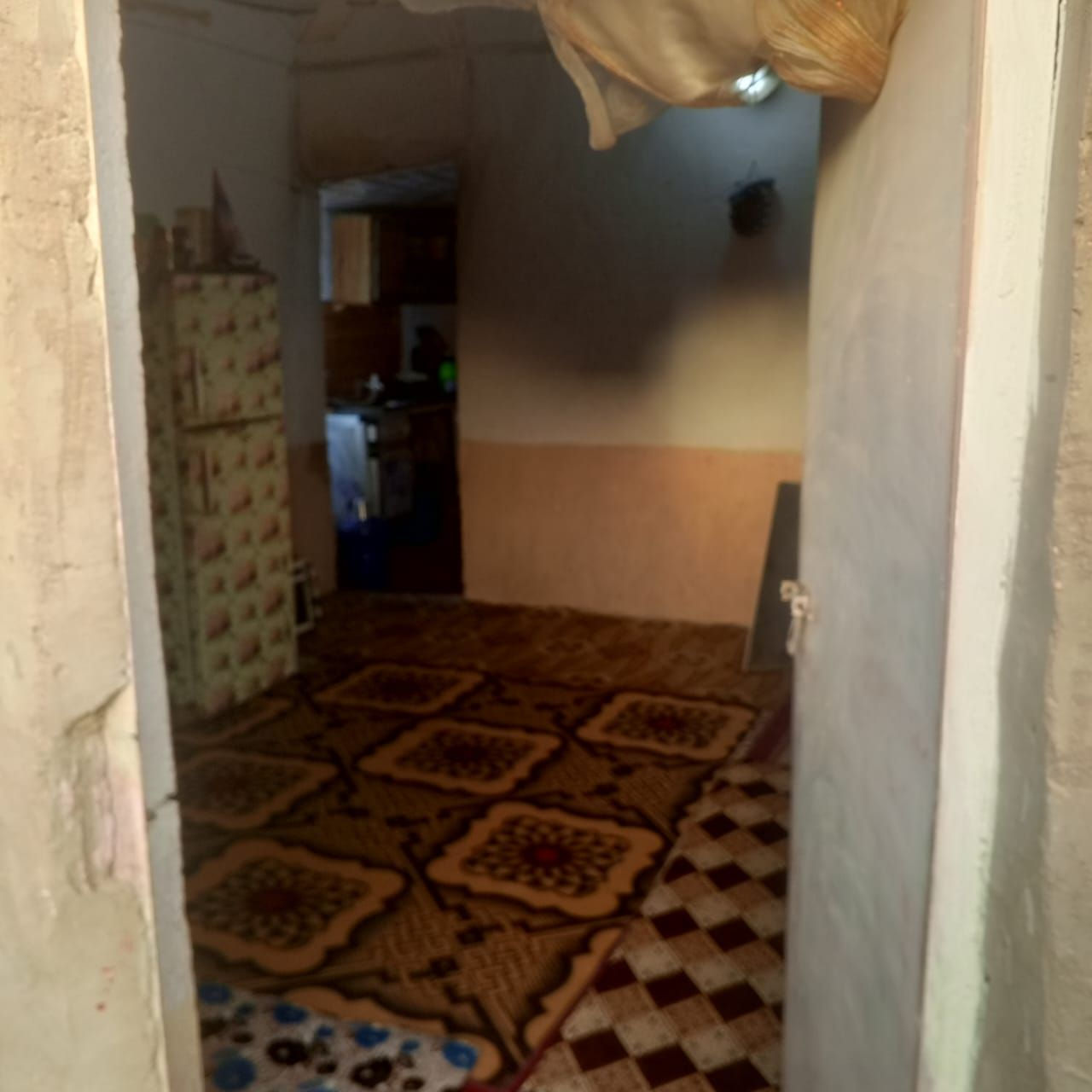 دار للايجار 
بيه غرفتين ومطبخ وحمام سقفه سندويج وبيه غرفة جينكو الشهر ب١٠٠ الف
مكانه خلف الملعب الدولي قريب على شارع السوك شارع٣٠
للتفاصيل الاتصال على الرقم أو المراسلة عالواتساب ***********
