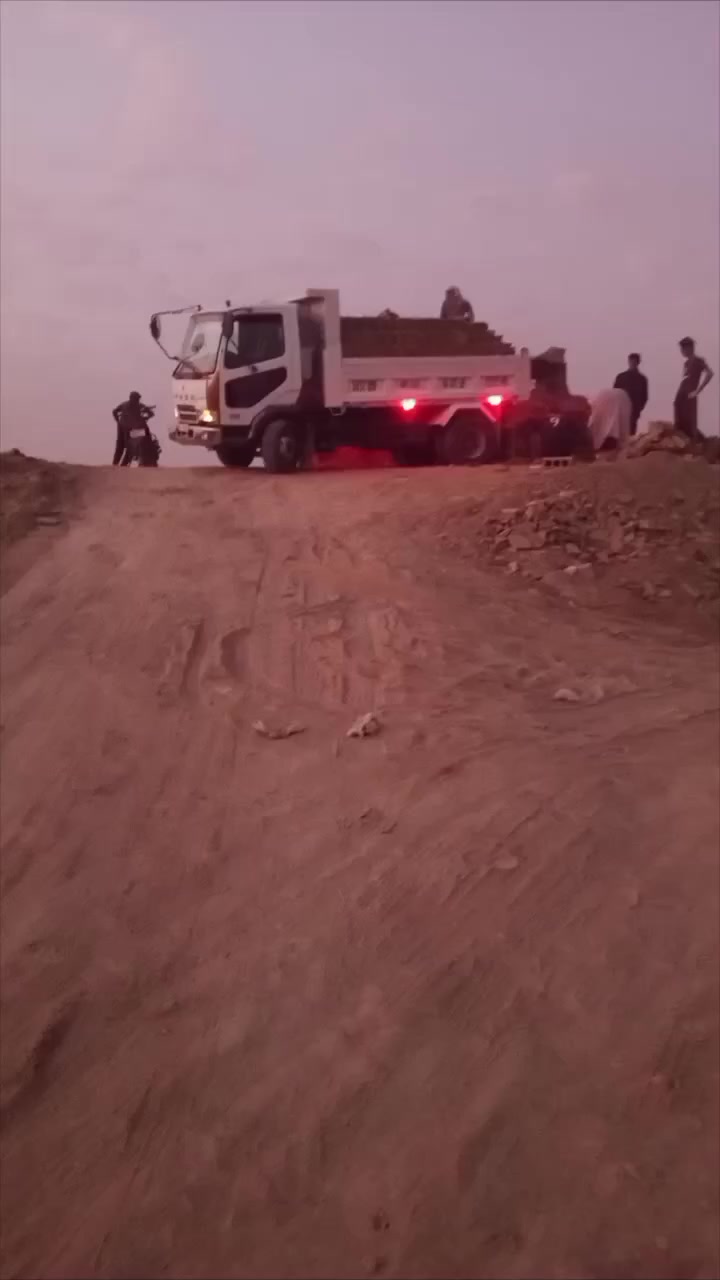 سلام عليكم يوجد فرشي معامل كربلاء بنسب السعار ***********
