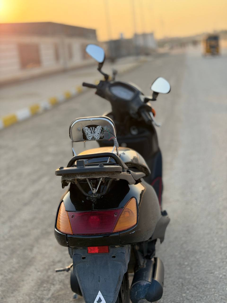 سلام عليكم        مكاني كوت شهداء 

دراجه سبيسي ياباني دراجة ناعمه وصافيه وخير من الله كله شغال سلف هندر كهربائيات دبل اشاره دراجه حلوه ومرتبه السعر 600 وبيه مجال الشراي بي خير ويدلل  رقمي *********** أو خاص
