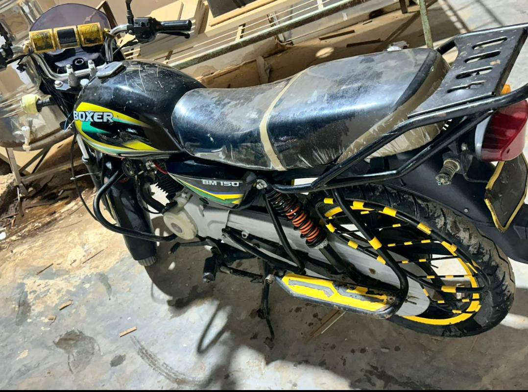 السلام عليكم دراجه بوكسر مديل 19
 5 كير 
دراجه خير من 
 اوراقهه كامله 
مابيها نواقص كامله 
 العنوان ديالى خان بني سعد ***********
متواجد خاص و واتساب
