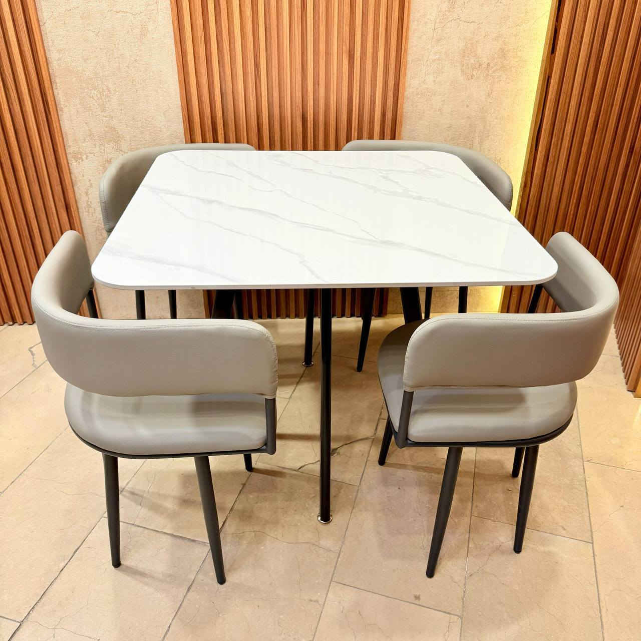 ميز طعام 4 كرسي سطح رخام مزجج 
قياس الطاوله 90 *90 سم مربع 
كراسي هيكل حديد دوشمه جلد 
يتحمل اوزان ثقيله 
السعر 195
توصيل بغداد مجاني 5اطراف محافظات 20 
F بغداد, العراق


**إذا كنت صاحب هذا الإعلان وتريد حذفه لأي سبب، رجاءا أرسل رسالة إلى الدعم الفني**