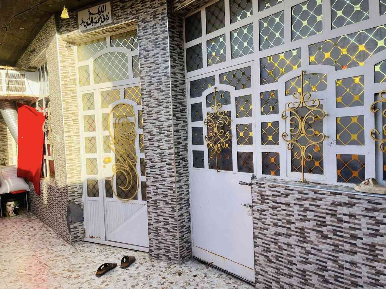 متاح بيت للبيع مساحة مربع طابقين بناء جديد الحسينية منطقة الظباط مقابل شارع المركز الزهور الاستفسار ((***********))
