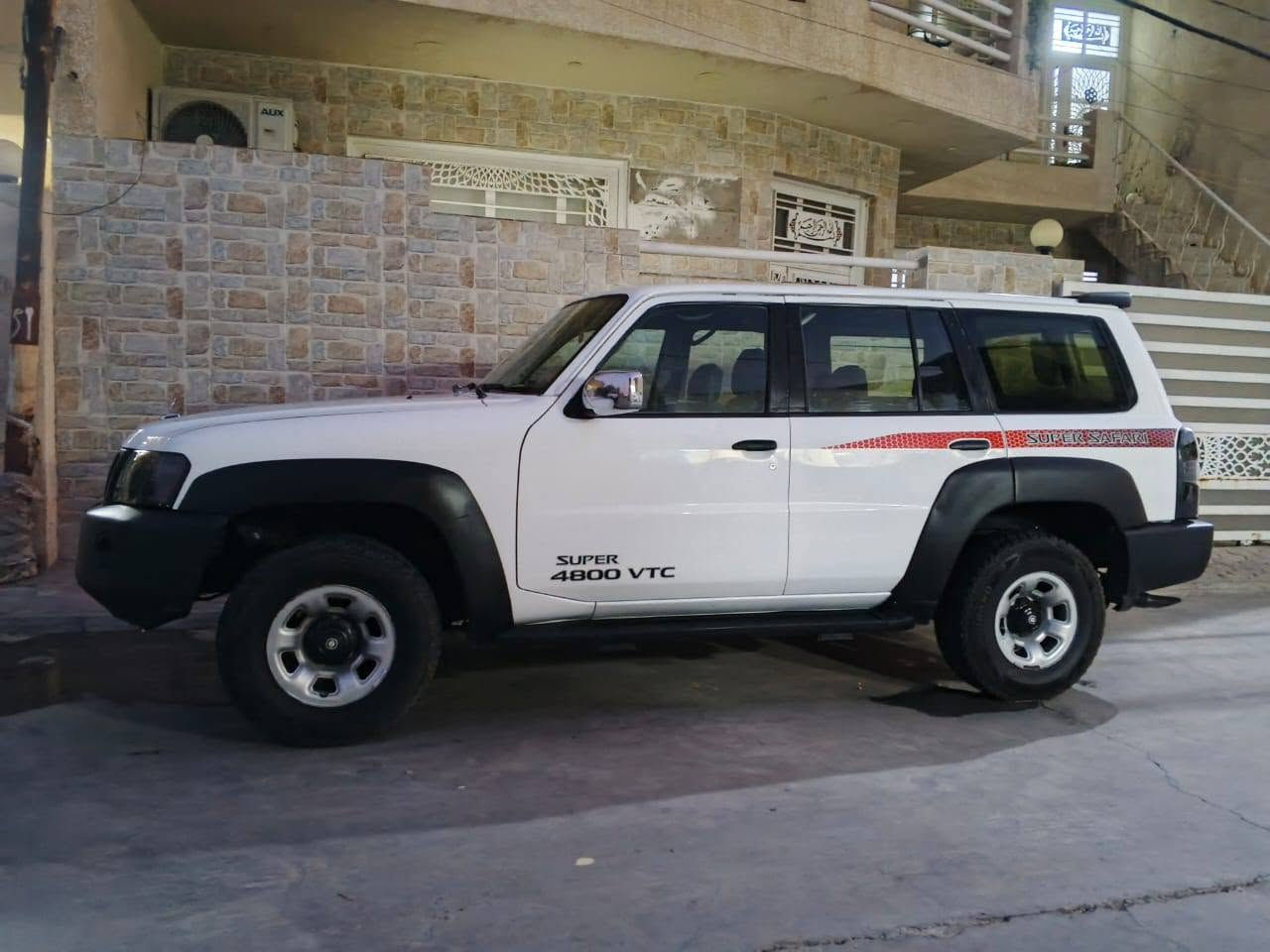 نيسان باترول 4800 رقم شرط تحويل
تخم تاير جديد
صدر جديد 
دوشمه جديده
كامرات امامي خلفي
كهربائيات كله شغاله 
لوكير شغال 
مكينه كير مكفولات 
السعر 130بيه مجال
***********
