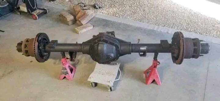 2006 dually axle. 4.10 gears. Nothing wrong with it. 
Message us if interested
Asking $1000


**إذا كنت صاحب هذا الإعلان وتريد حذفه لأي سبب، رجاءا أرسل رسالة إلى الدعم الفني**