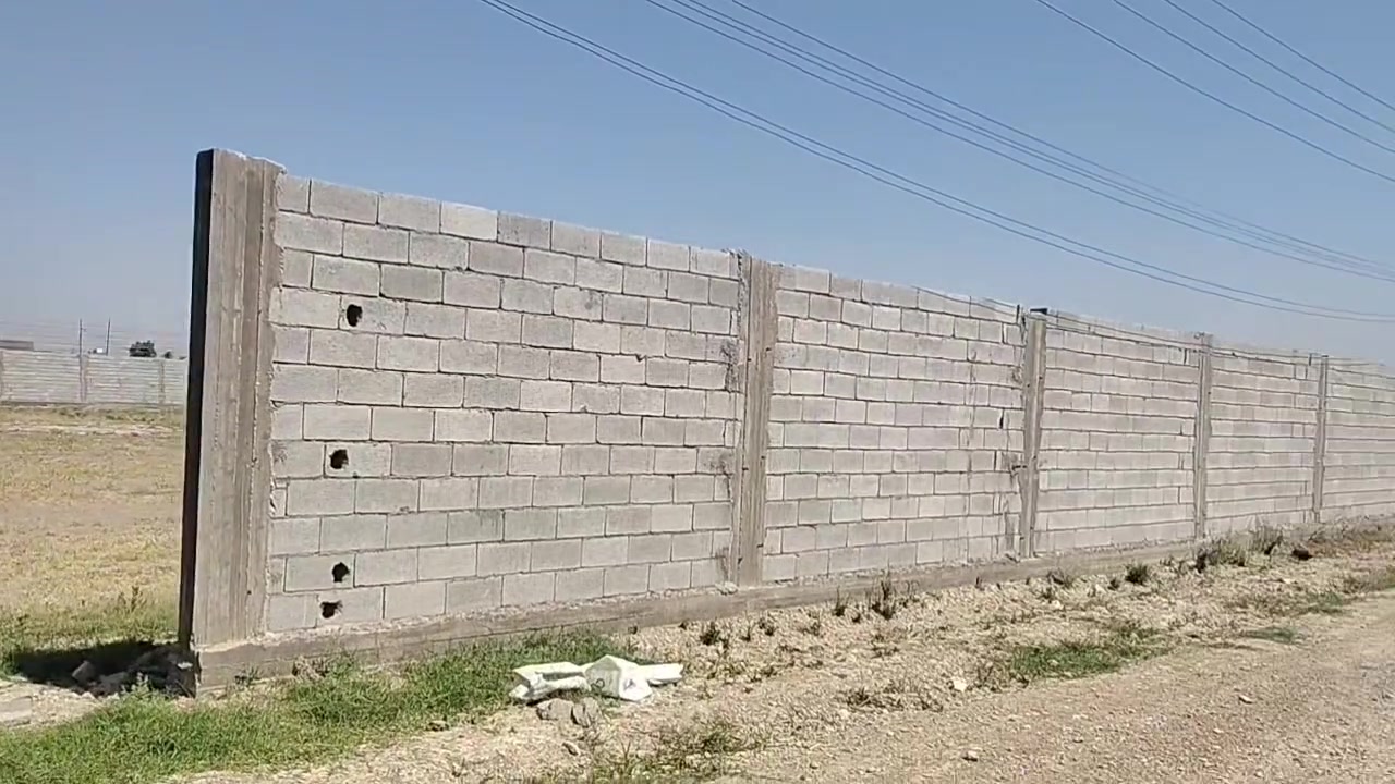 السلام عليكم .. فرصة استثمارية عندي مساحة 5 الاف متر مبربع في منطقة ابو غريب قرب جسر الزيتون خلف مجمع اسد بابل تصلح معمل او مخزن للايجار تحتوي على ماء اسالة وكهرباء وتقرب دقيقة واحدة عن الخط السريع للاستفسار ***********
