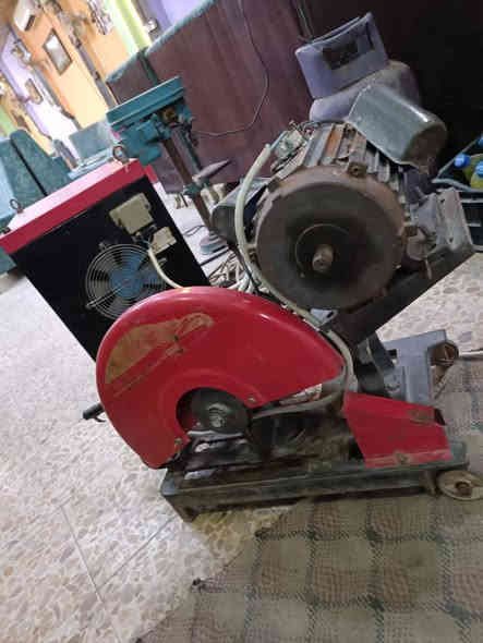 السلام عليكم غراض معمل غراض كلها نظيفه صنع الماني مكينه لحيم الحجم الكبير350 الدريل الثابت 250 الف الماني الكتر الثابت حجم كبير250 وبيهن مجال حك الجيه الستفسار واتساب فقط ***********العنوان النجف حي العسكري
