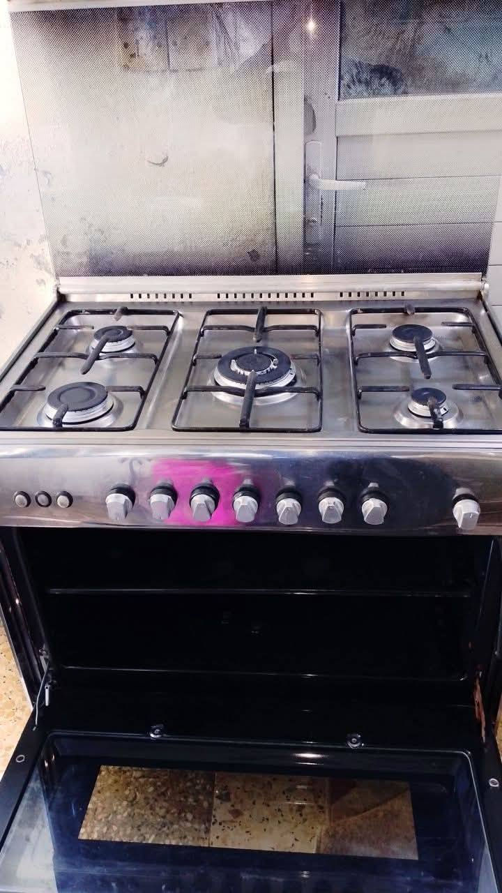 طباخ كريازي مصري شغال كله علفحص وكلش نظيف سعره 160 مكانه نجف حي الرحمه رقم الموبايل ***********
