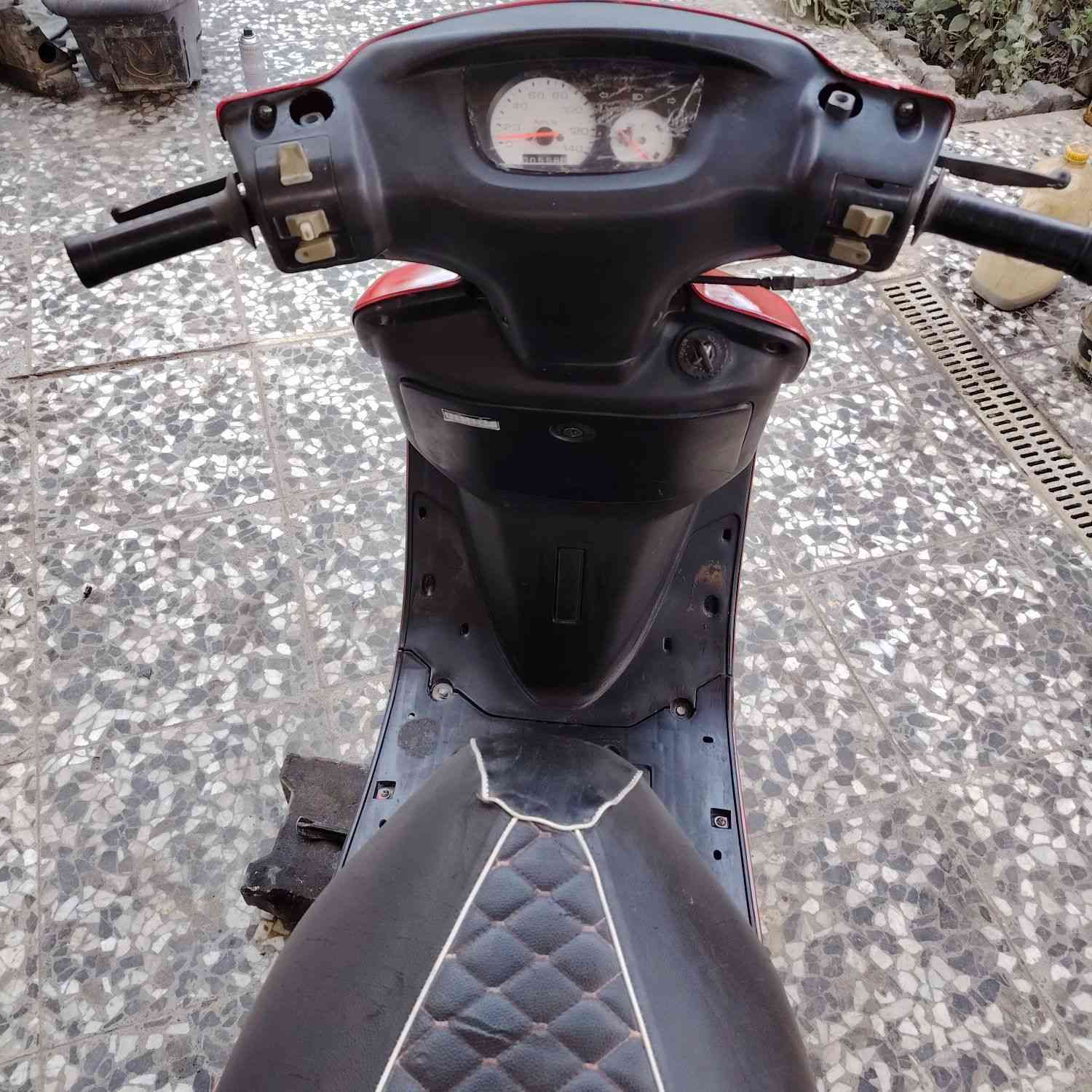 فراشه كامله اي نقص مابيها 
السعر 350 وبيها مجال قليل 
العنوان النجف حي العسكري 
***********بي واتساب وبلخدمه.
