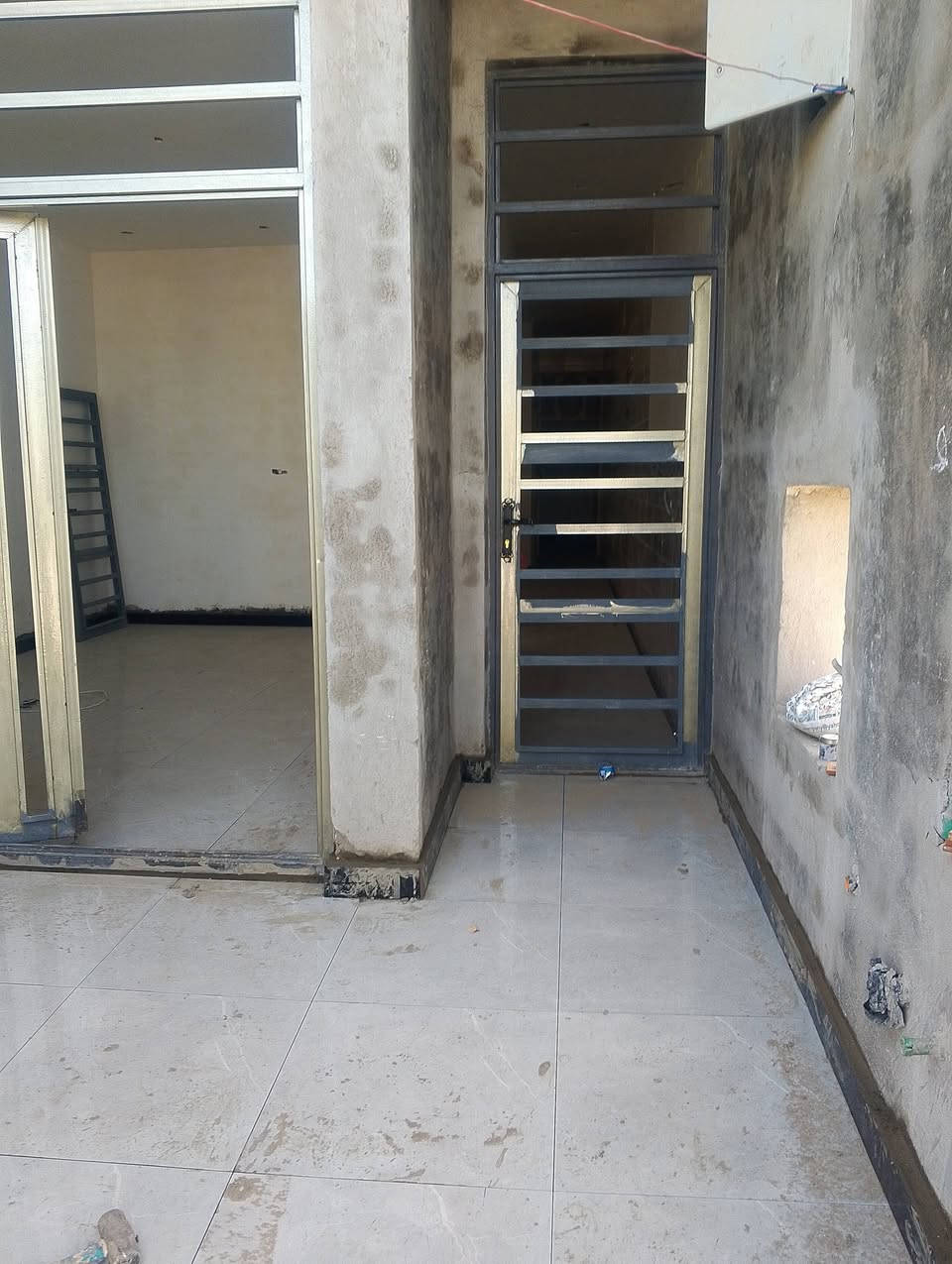 من أحلى العروض بيت للبيع المساحة 100متر الواجهة 5    طابق ونص البناء درجة أولى الرستمية الزهور حي الخليج الاستفسار أو الاتصال وعلى الواتساب *********** زراعي
