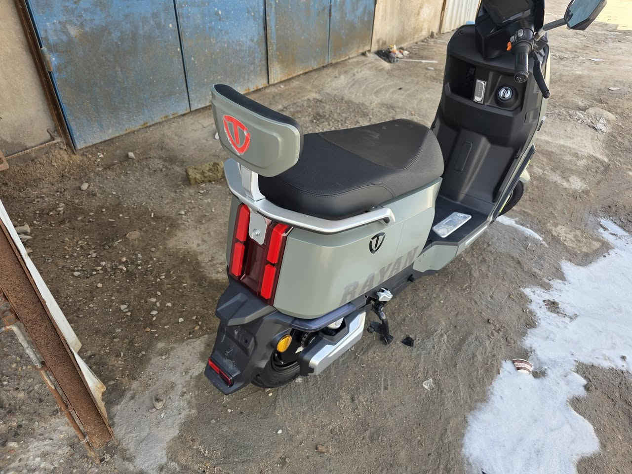 للمراوس فففففففقط بدراجه اضخم 
دراجه ريان وحش الكون بطاريه ليثيوم 
الدراجه جديده كلش مكفوله حته من الشخط 
وشرط البطاريه 
الدراجه بصمه مع بصمات 2 
الدراجه للمراوس فقط 
ويفضل بدراجه اضخم 
متواجد وات ساب 
عنواني بصره ابو الخصيب***********
