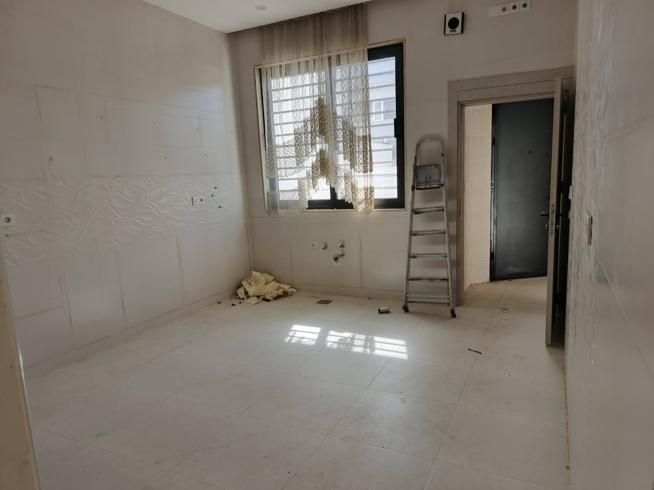 🔶دار للبيع 
•••••••••••••••••••••••••••••••••••••••••••••••••
🔶 المنطقة:خلف افران فلسطين
🔶 الواجه .7.5م
🔶 المساحة:150م
🔶 صنف العقار / طابو
🔶 السعر / خاص لطفآ
#الطابق الاول
استقبال مطبخ وهول مفتوح وغرفة نوم وصحيات
الطابق الثاني غرفة نوم ومخزن
_____________________________________
 #للأستفسار أكثر عن العقار
 #مراجعة مكتب الرواد للعقار
 #قرب مجسر تسعين بعد فاملي مول
#ومراسلة الصفحة او الاتصال على الرقم
 @
     ***********
     ***********
     ***********
—————————————————————————
#عنوانا@مكتب الرواد للعقار قرب مجسر تسعين 
#للأعلان 📣 
#نستقبل جميع عروضكم و طلباتكم السكنية والتجارية
