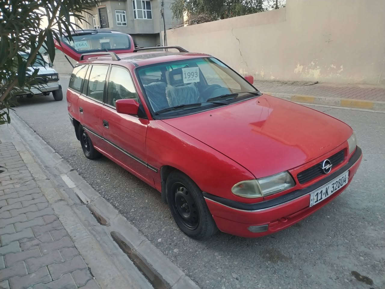 اوبل استرا للبيع موديل ١٩٩٣محرك ٢٠ كير عادي رقم بغداد مشروع وطني مابيها بطاقه بانزين اي بي اس  سقف سلايت مكان سيارة كركوك سعر44

***********
