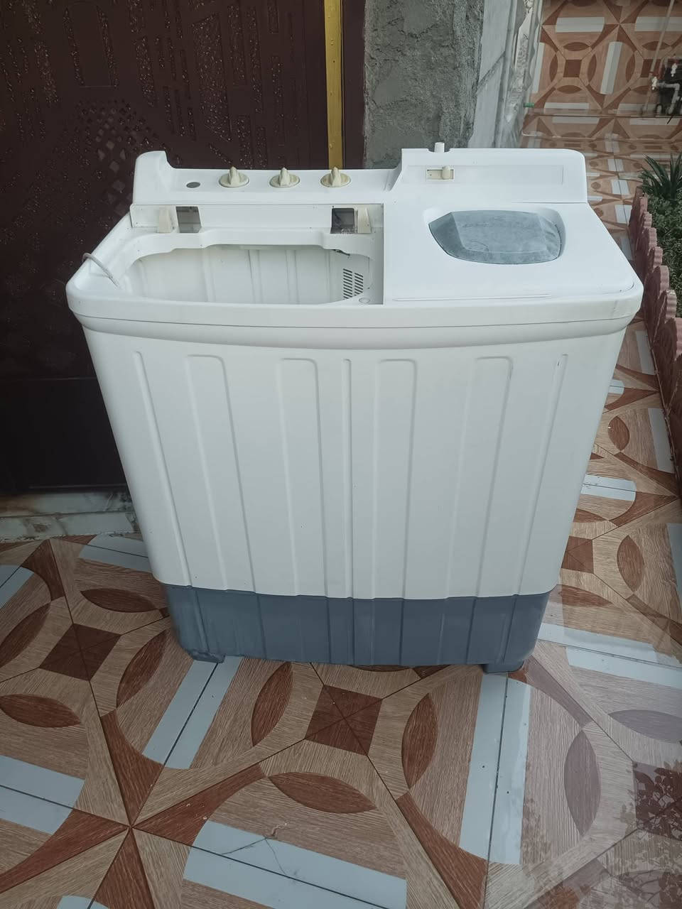 كونتر احطاطه قطعتين نظيف القياس مترين اونص السعر 175 وبي مجال قساله هيتاشي القسل شقال التنشيف عاطل السعر 25 وبي مجال الشراي يتصل أو يدخل خاص ***********
