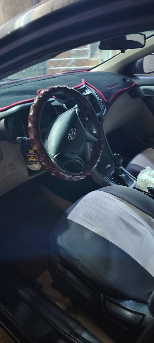 السلام عليكم رمضان كريم من رخصت الدمن النترا موديل 2016 وارد امريكي محرك 1800 دوش تبريد مكينه كير خير من الله تخم تاير باتري جديد السعر 115 قفل سنويه بسمي العنوان بغداد الكاضميه ***********
