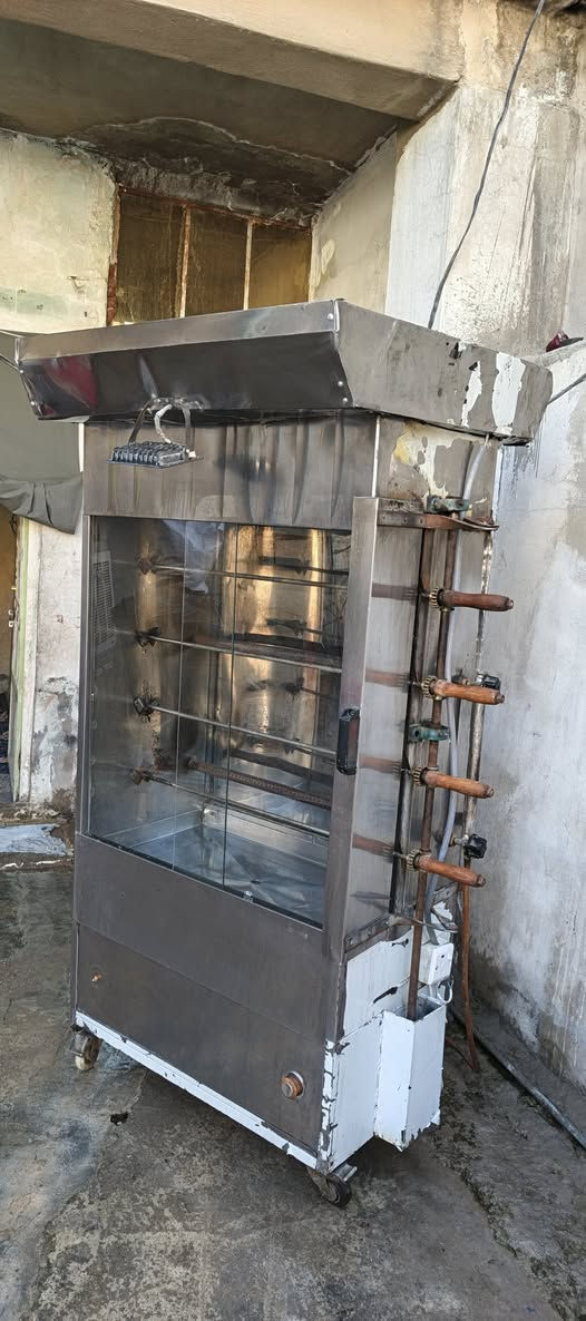 سلام عليكم ورحمة الله وبركاته
بيع مستعجل شواية شرط الشوي ونظيفة اذا موشرط مرجوعه السعر ٣٧٥ ألف الاتصال على الرقم *********** واتساب،
