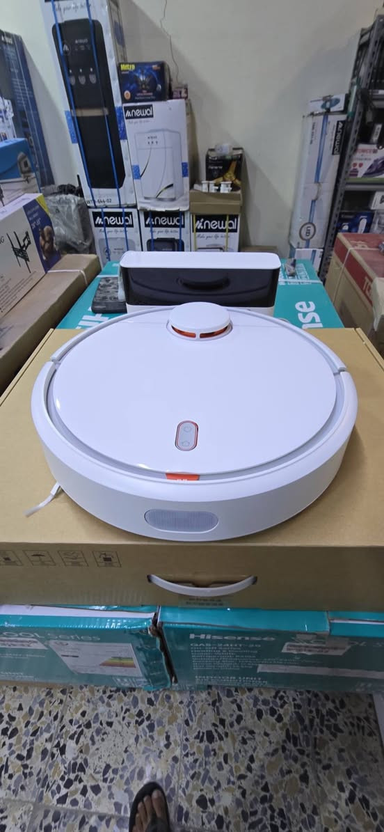 روبوت شومي جديد غير مستغدم بس كنس بدون مسح المكان نجف حي ميسان /***********السعر 100
