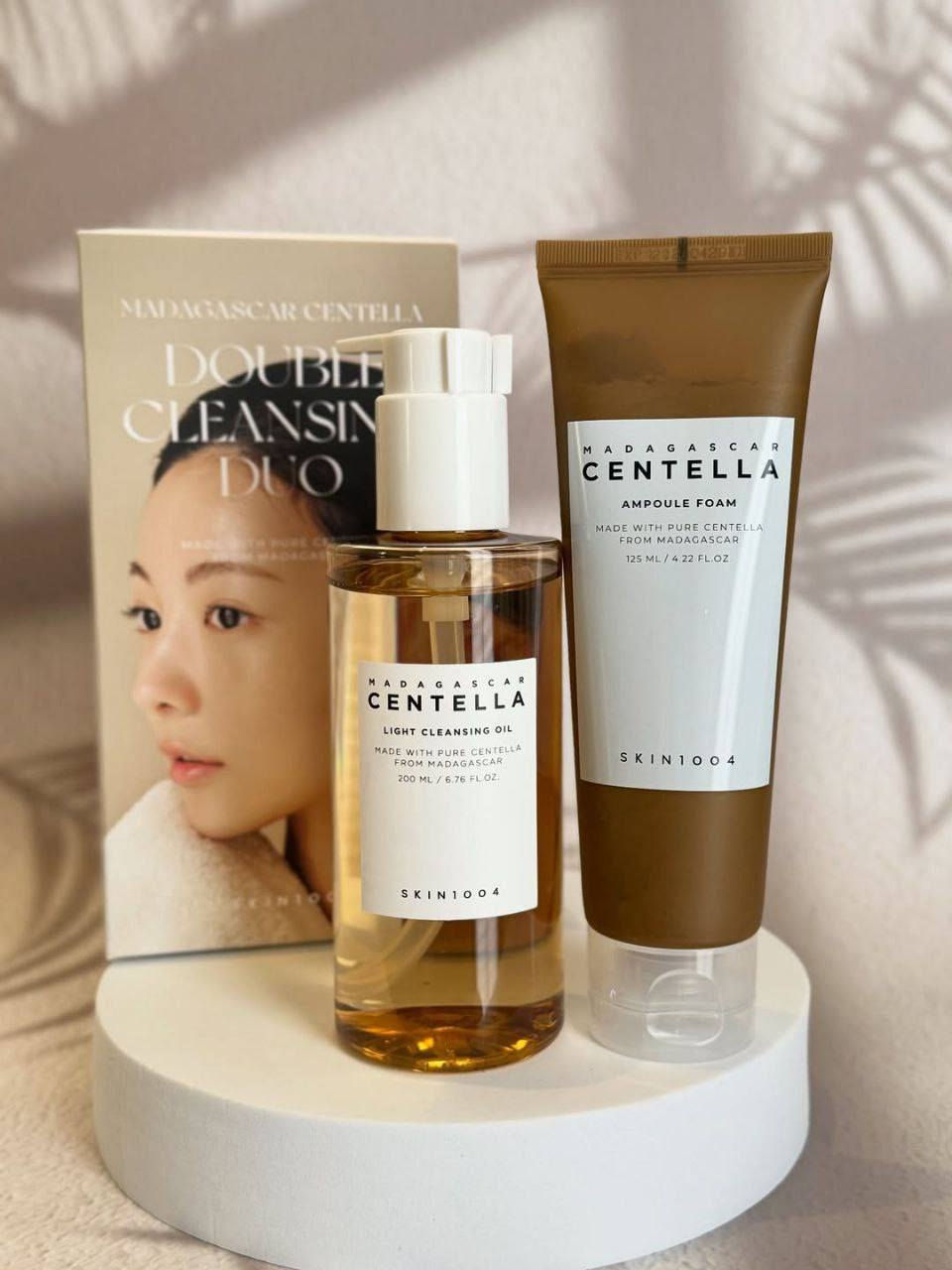 SKIN1004 Madagascar Centella Double Cleansing Duo مجموعة تنظيف كورية تتكون من منتجين لتنظيف البشرة على خطوتين
🌟 مكونات المجموعة:-
✔️غسول زيتي خفيف يزيل المكياج والشوائب والزيوت الزائدة وواقي الشمس دون أن يترك بقايا دهنية.. 

✅الفوائد الرئيسية للبكج 
✔️تنظيف مزدوج فعال: تعمل المجموعة معًا على إزالة الشوائب المائية والزيتية بشكل كامل، مما يجعل البشرة نظيفة ومنتعشة.
✔️تهدئة وترطيب: يحتوي كلا المنتجين على مستخلص سنتيلا آسياتيكا من مدغشقر، المعروف بخصائصه المهدئة والمضادة للالتهابات، مما يجعله مناسبًا للبشرة الحساسة.
✔️مناسب لجميع أنواع البشرة: تم تصميم هذه المجموعة لتكون لطيفة وغير مهيجة، مما يجعلها مثالية للاستخدام اليومي، حتى للبشرة الحساسة أو المعرضة لحب الشباب.


**إذا كنت صاحب هذا الإعلان وتريد حذفه لأي سبب، رجاءا أرسل رسالة إلى الدعم الفني**