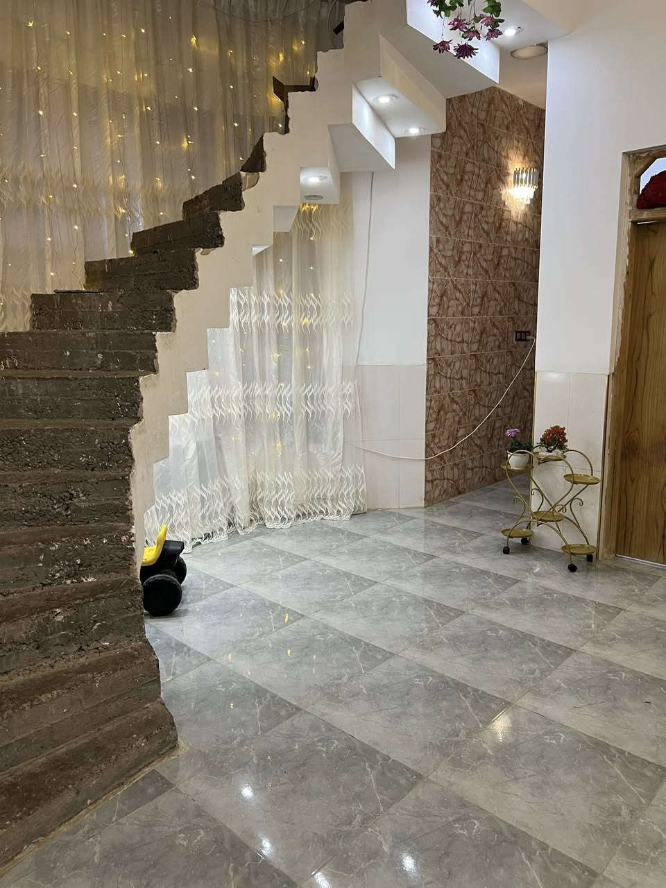 بيت المساحه 160 متر طابو زراعي حي جبيل قرب الجسر الثالث وقريب من شارع 40 الترابي       السعر 60 وبي مجال التواصل ***********
