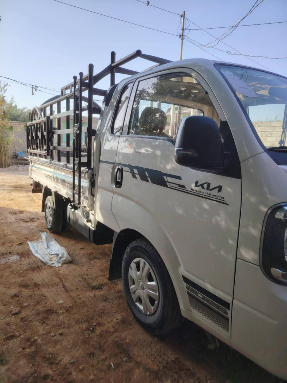 السلام عليكم كيا بنكو 2025 بدون سستم
ماشية 6000 رقم قادسية بليتة دوشمة جاهزة محجر 
مكاني الديوانية السدير 
السعر 170 وبيها مجال 
علما مكلف بنشر 
مالك المركبة ***********
