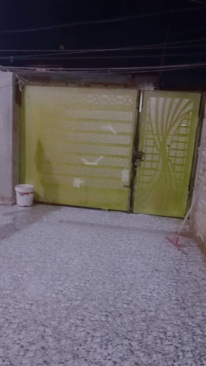 سلام عليكم بيت زراعي 200م طابوق صب كونكريت رباط كامل باقيه بس البتونه بالشموع بنزلت شارع 30قريب علئ ملعب الخماسي عرض الشارع 10متر. ماء كهرباء محوله بابه السعر 145وبيه مجال  الرقم *********** ***********
