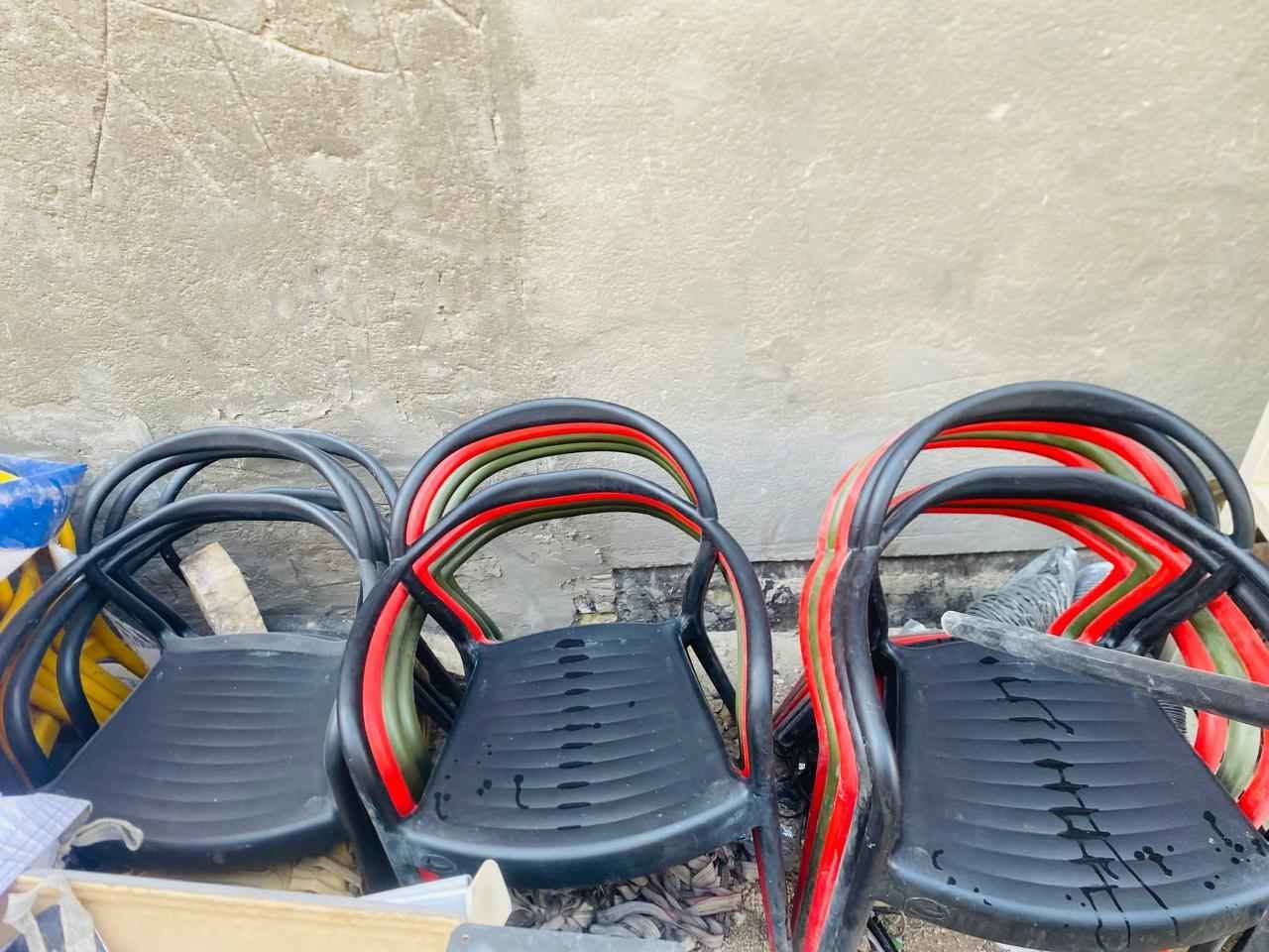 ميز طعام مال مطعم وكوفي قوي كلش ثقيل عدد 9 ميز السعر 40 الف للميز الواحد *********** 
وكراسي الكرسي ب 9 الف الواحد بغداد, العراق
