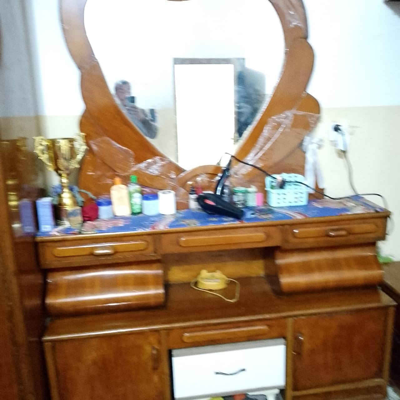 ميز طعام +غرفه صاج 4قطع
ميز حلاقه كامل للبيع واتساب ***********
