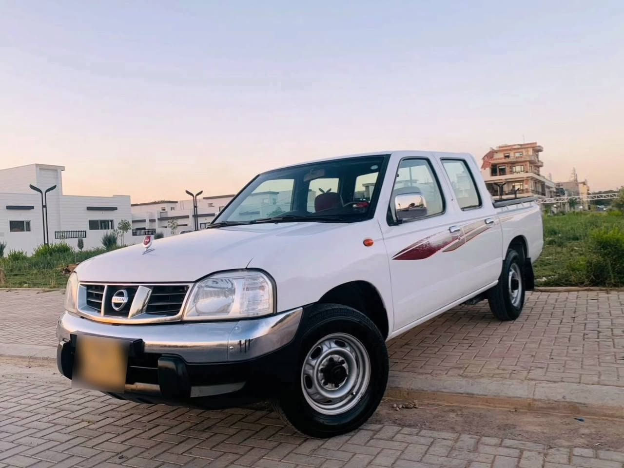 سلام علیکم نیسان بیکاب للبیع مودیل 2011   134000km فقط  رقم تلفون ***********
