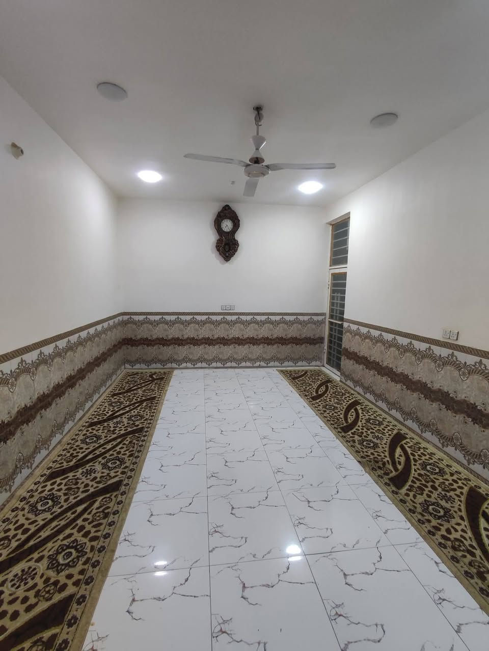 بيت  طابو صرف طابق ونصف للبيع بالسفحه الثانيه 
مساحة 200م
عرض الشارع 12م
4غرف نوم 5*4
صاله 8*4
مطبخ 5*4
استقبال 8*4
يباع نقد أو مبادره 
قريب كلش على الوجه
***********
